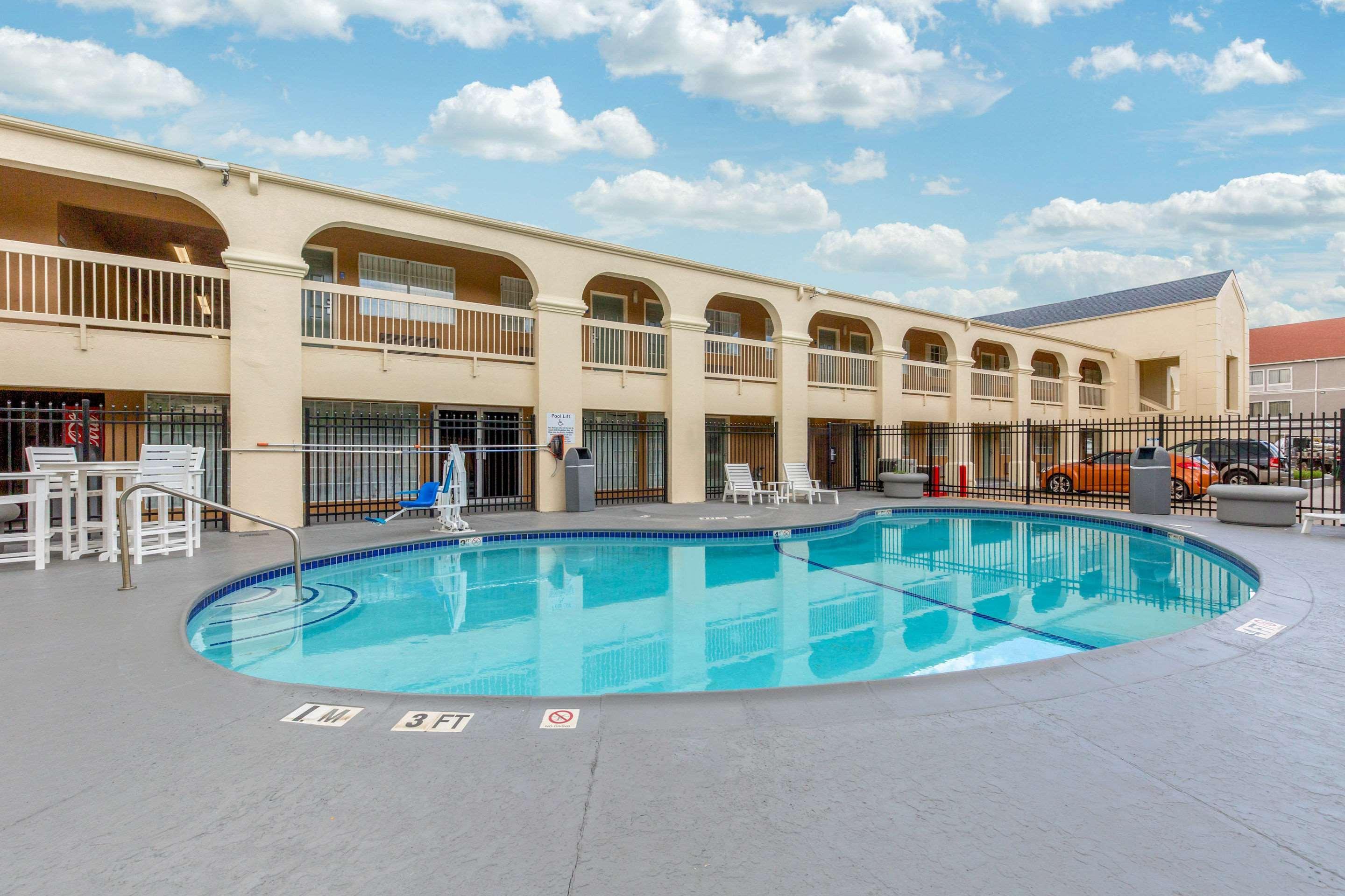 Quality Inn Clute Freeport Exterior photo