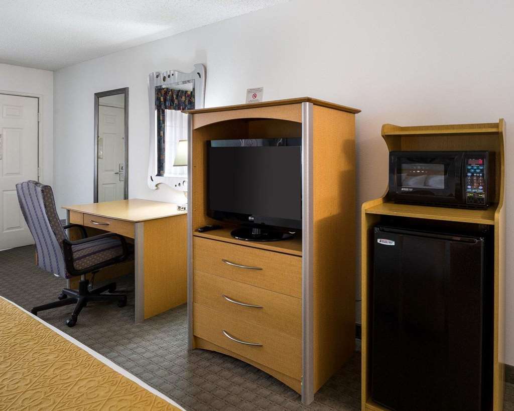 Quality Inn Clute Freeport Room photo