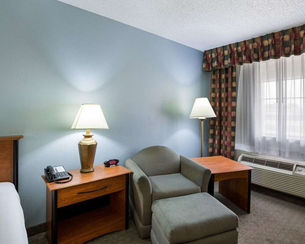 Quality Inn Clute Freeport Room photo